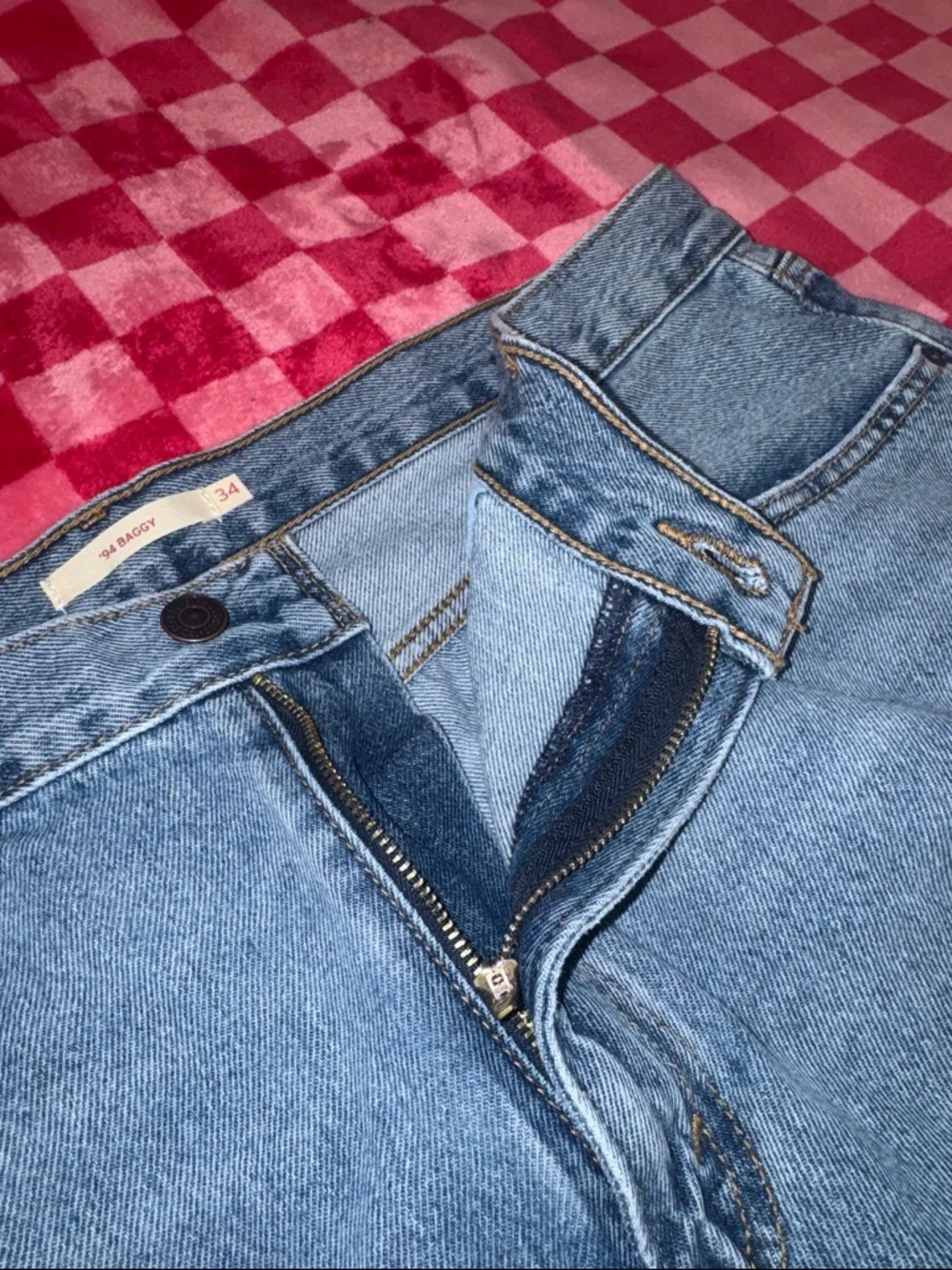 Levi's Women's Light Blue Distressed Straight Jeans - Picture 5 of 8